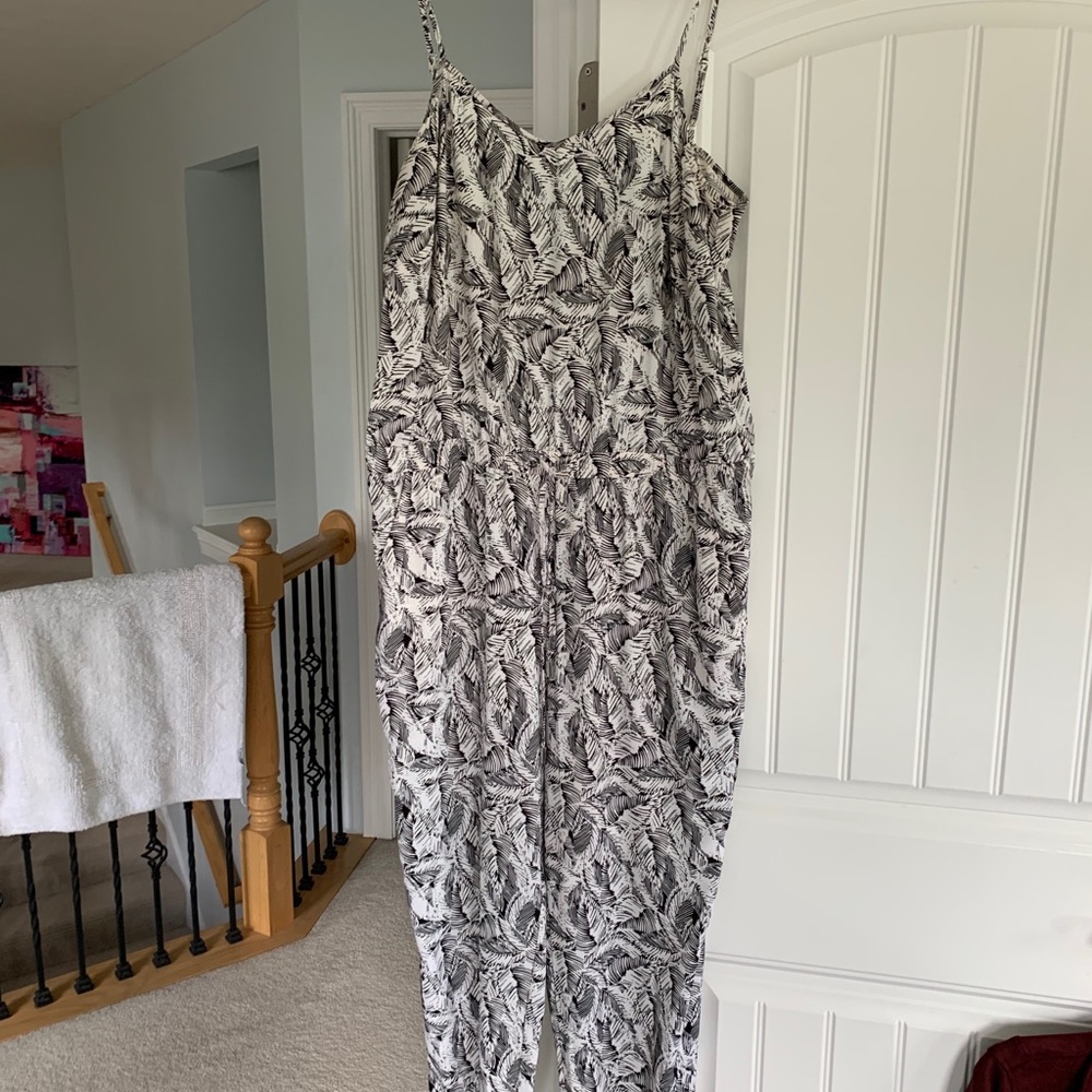 Banana Republic B&W Jumper Spaghetti Strap